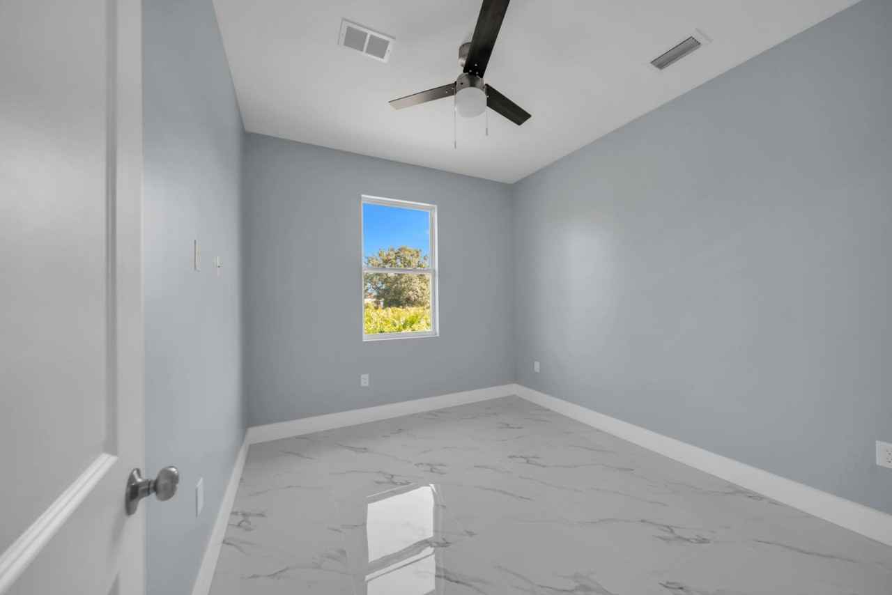 104 Harry Ave S - Photo 2 of 10