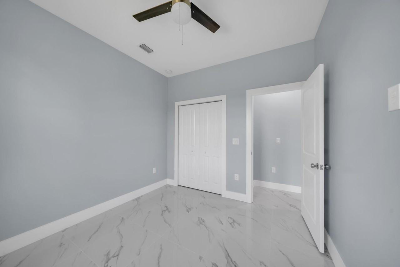 104 Harry Ave S - Photo 3 of 10