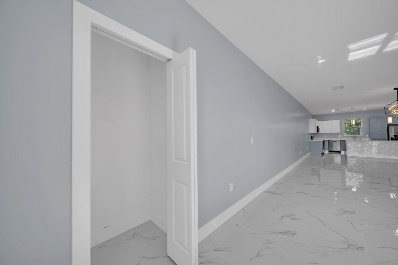 104 Harry Ave S - Photo 4 of 10