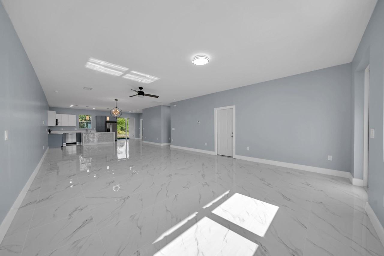 104 Harry Ave S - Photo 5 of 10