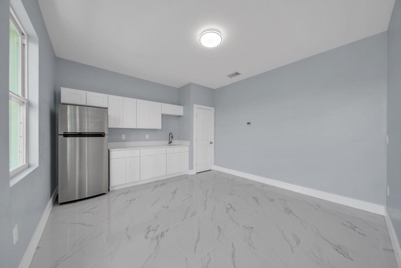 104 Harry Ave S - Photo 6 of 10