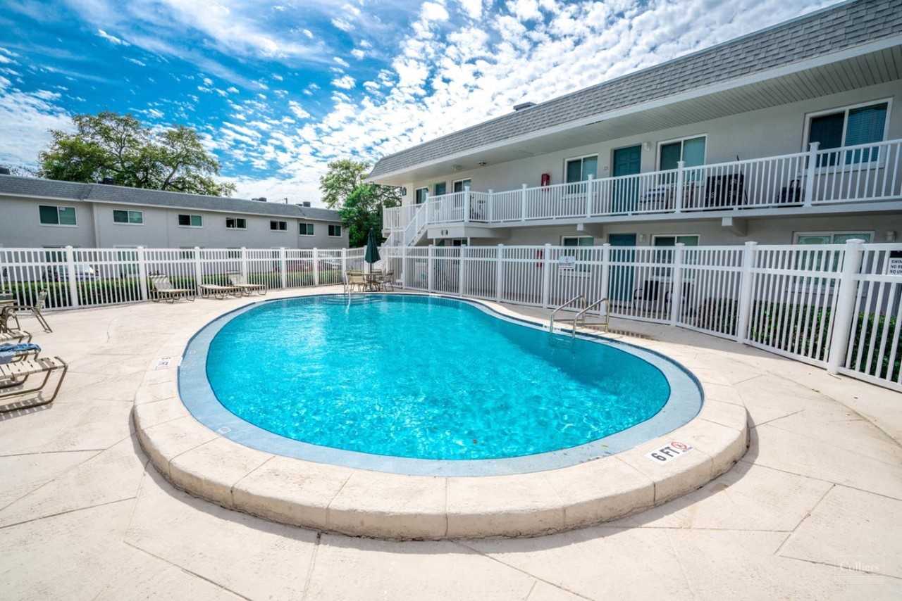 1142 Sunset Point Rd - Photo 2 of 3