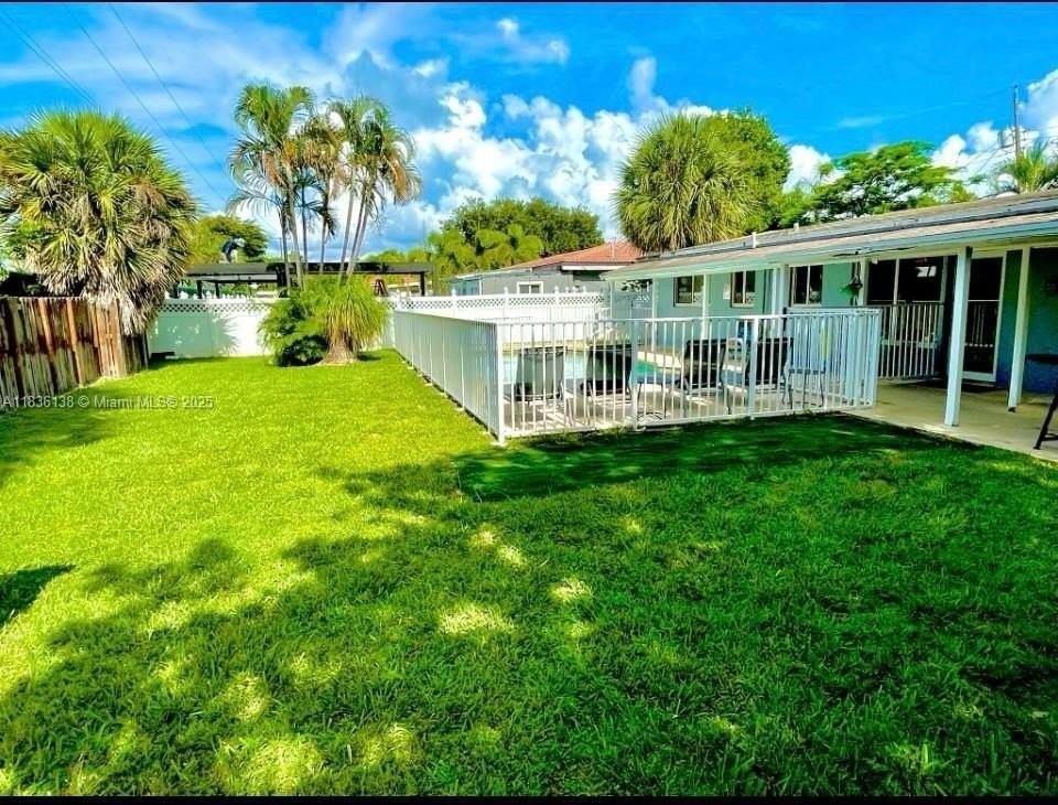 2233 Se 13th St #2233 - Photo 2 of 33