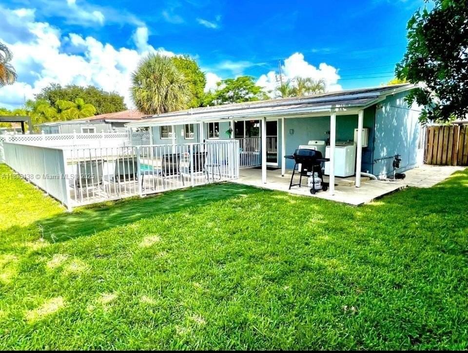 2233 Se 13th St #2233 - Photo 3 of 33