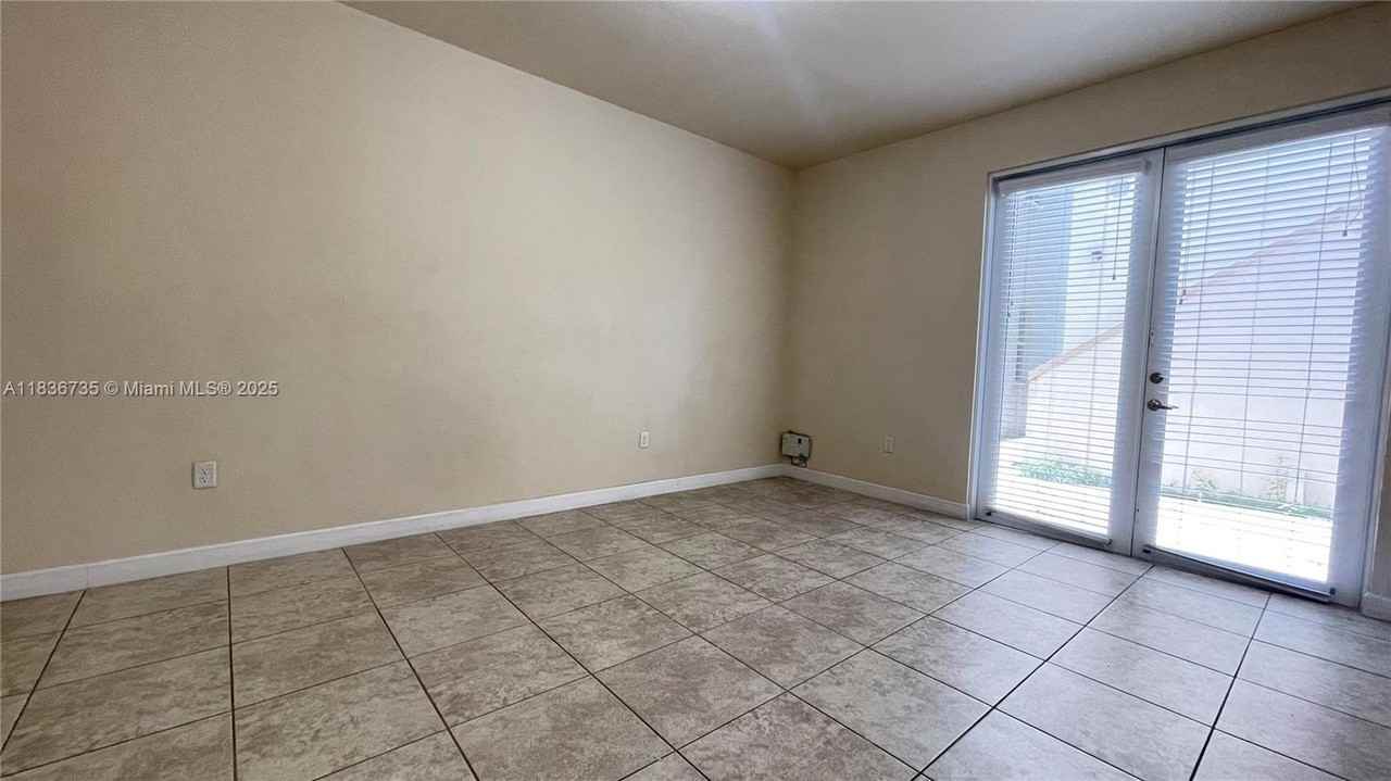 17090 Sw 95th Ter #0 - Photo 4 of 16