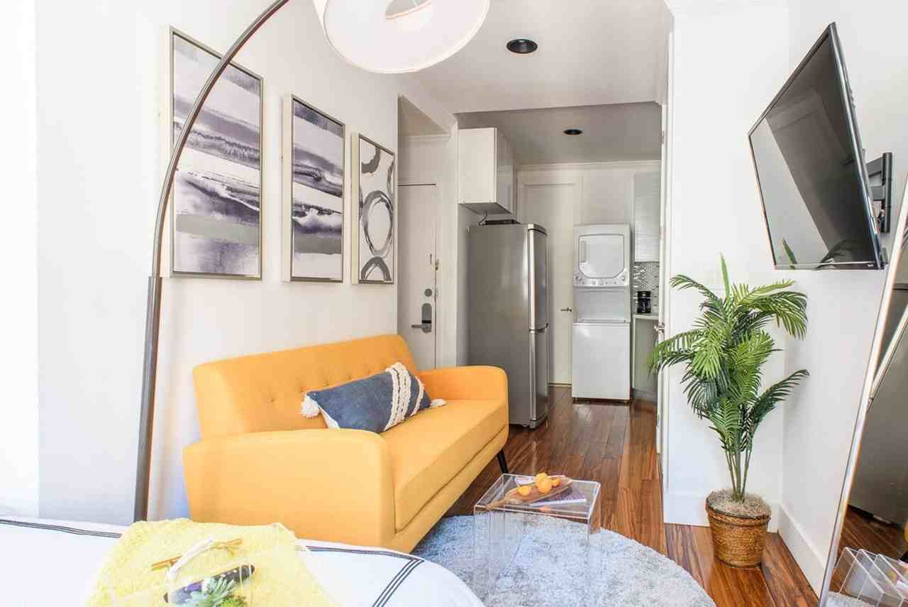 241 E 24th St #1021839P - Photo 3 of 12