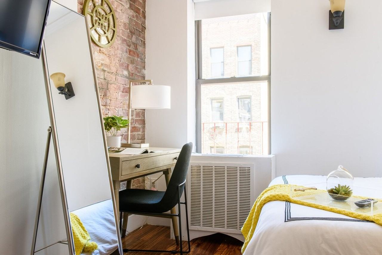 241 E 24th St #1021839P - Photo 5 of 12