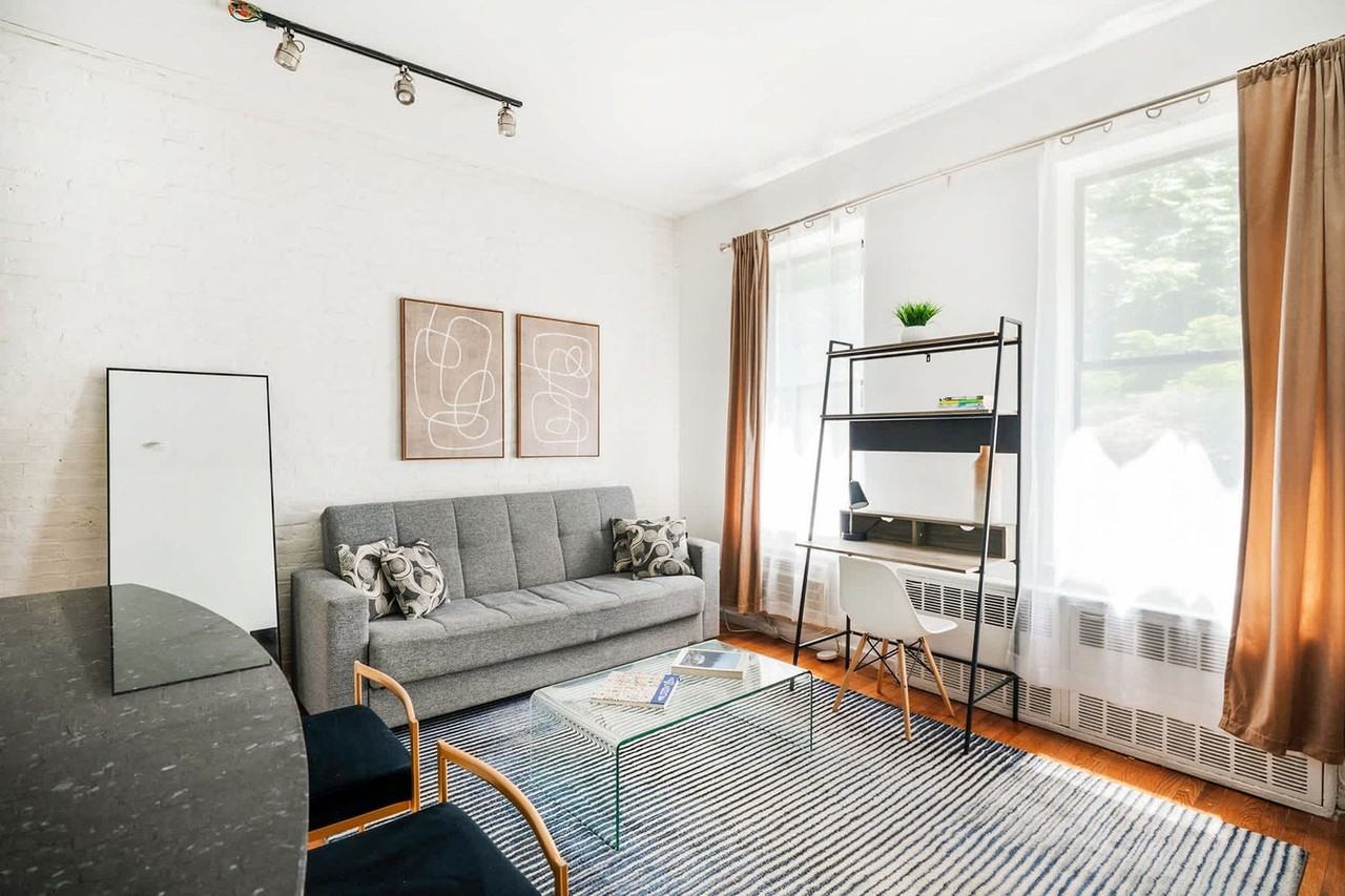 240 E 26th St #1021846P - Photo 3 of 23