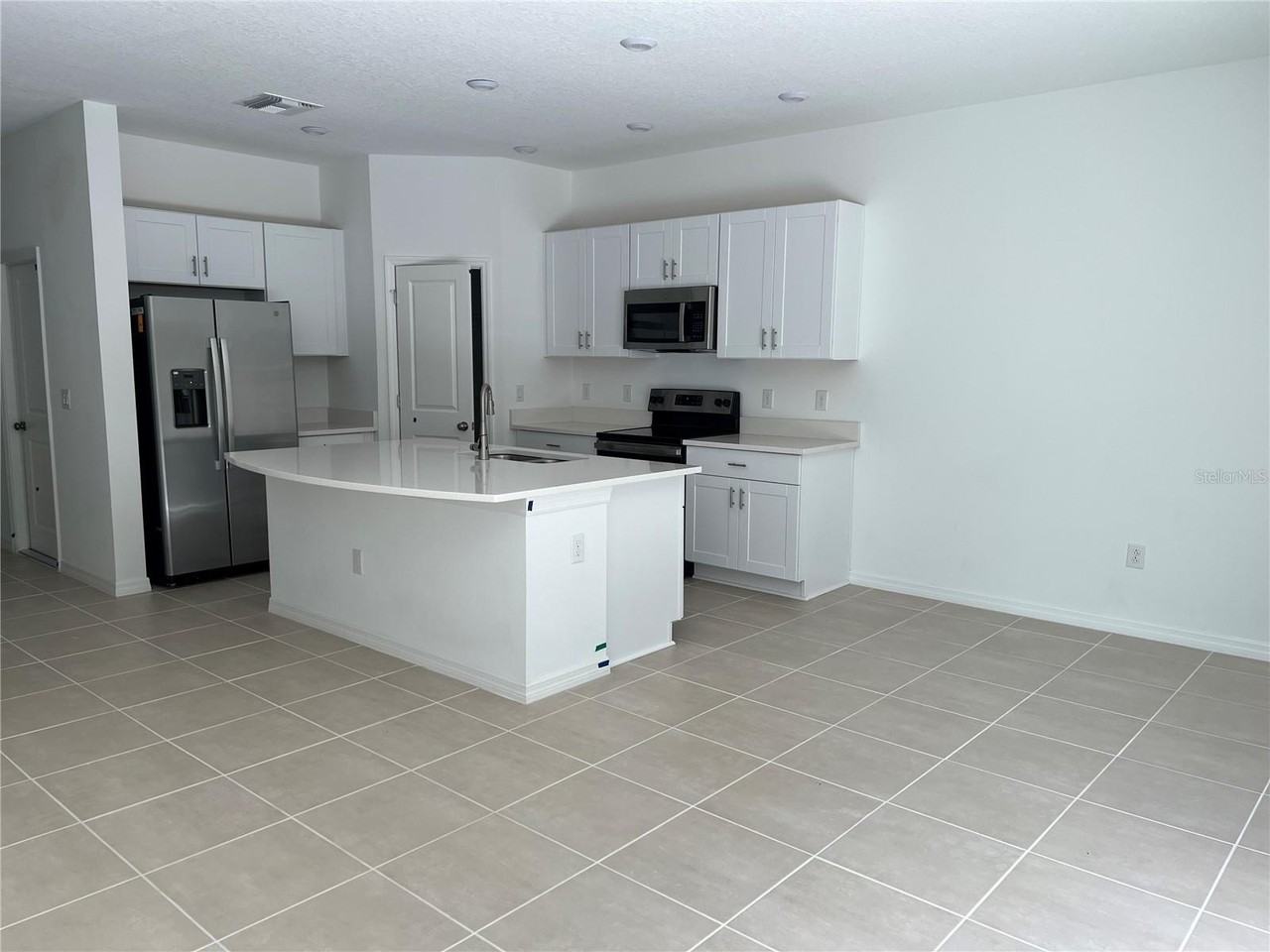 6413 Fairmont Ln - Photo 5 of 23