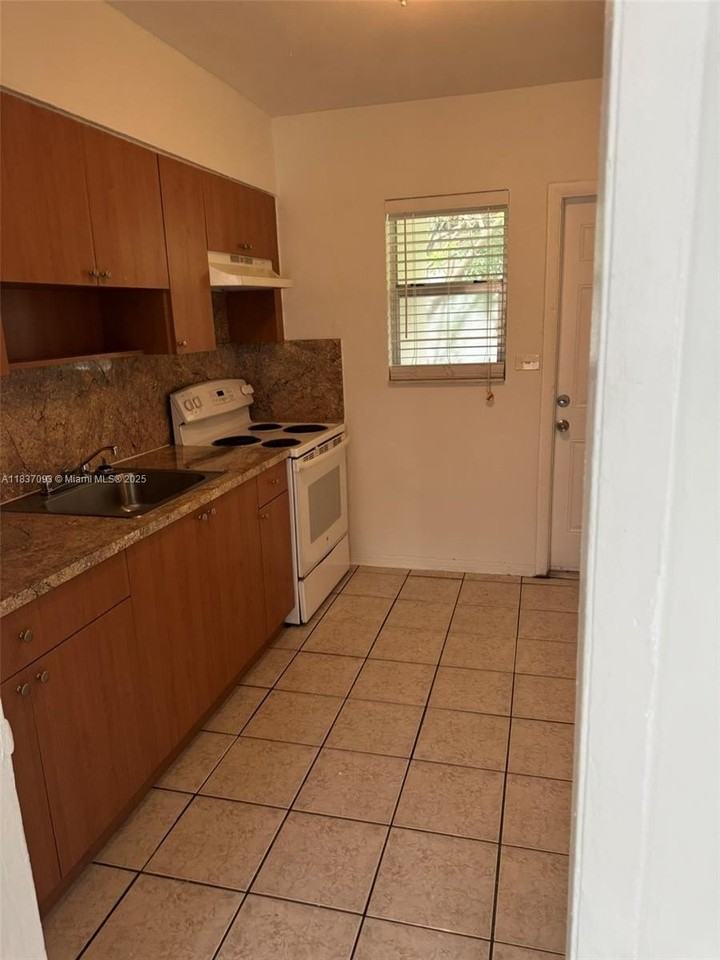 1857 Nw 43rd St - Photo 2 of 8