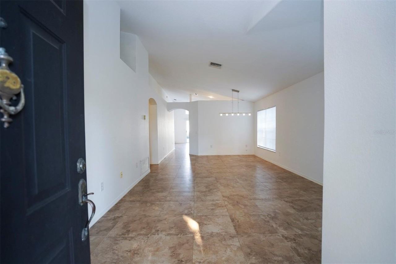 5136 Sterling Manor Dr - Photo 7 of 34