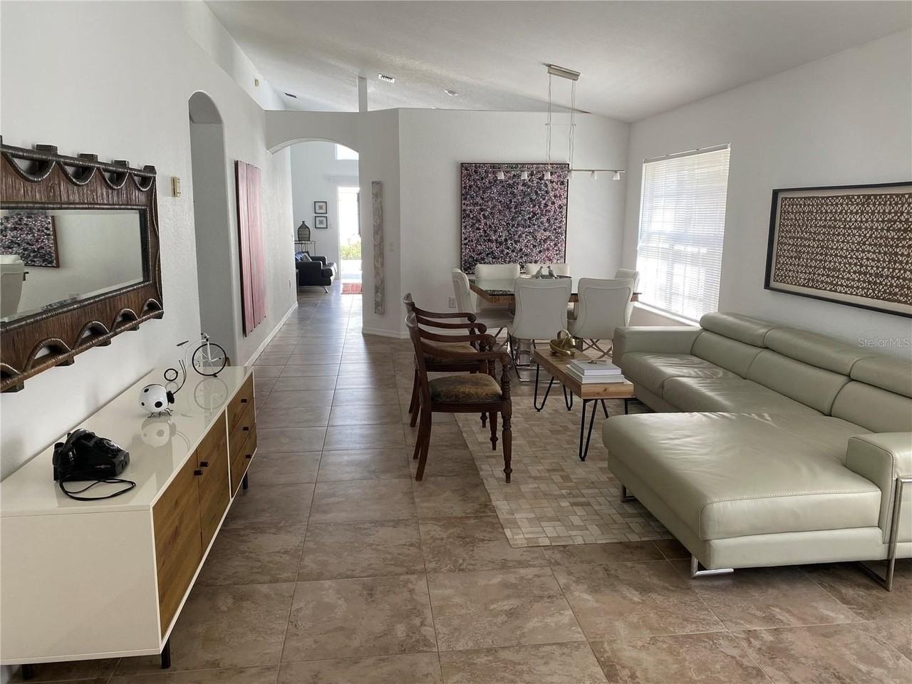 5136 Sterling Manor Dr - Photo 4 of 34