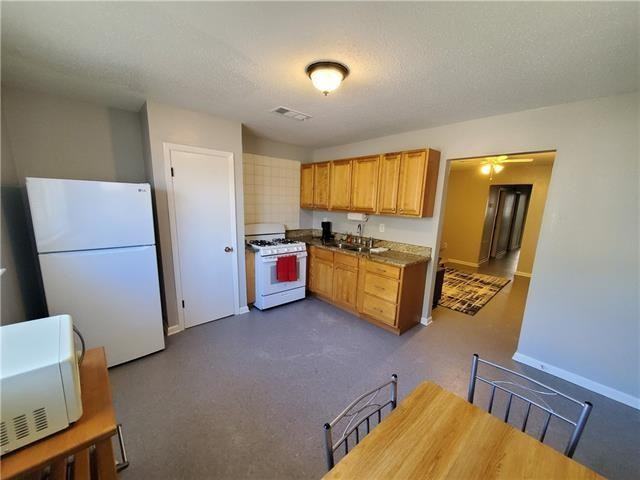 110 Tau St ##B - Photo 7 of 17