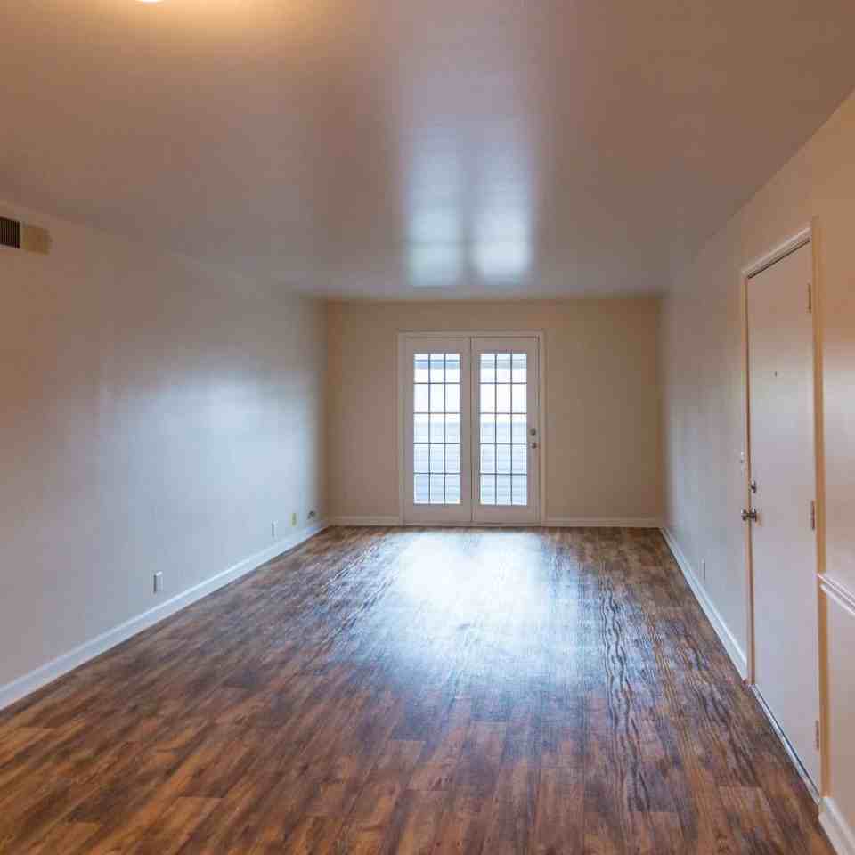 Union on Thompson - Photo 7 of 20