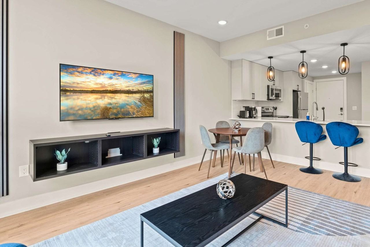 North Delaware Avenue 916 - Photo 3 of 97