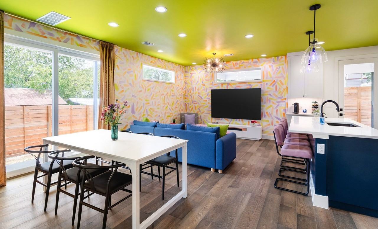 2415 E 10th St #1244725P - Photo 2 of 32