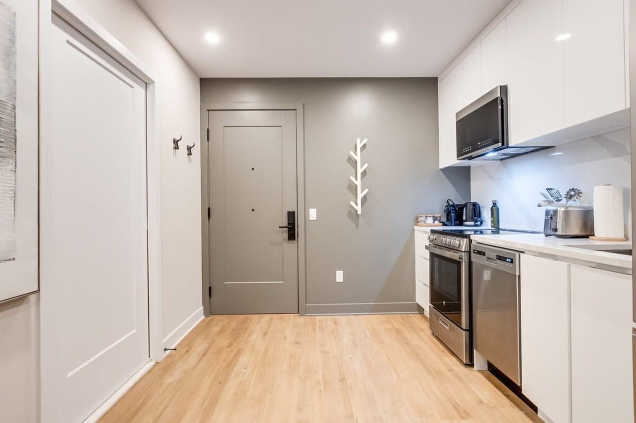 742 Rue William #1254790P - Photo 4 of 17