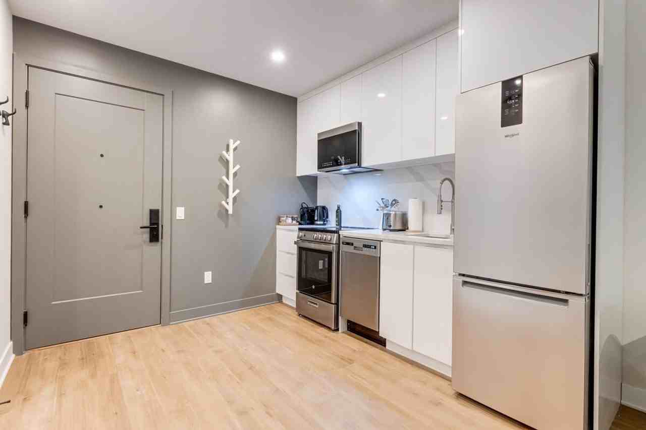 742 Rue William #1254790P - Photo 6 of 17