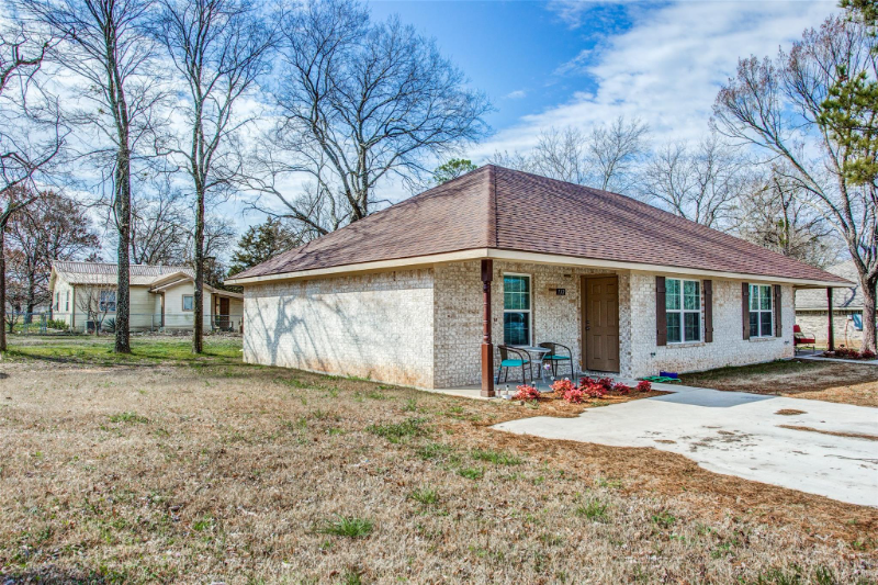 712 Seven Oaks Rd - Photo 3 of 24