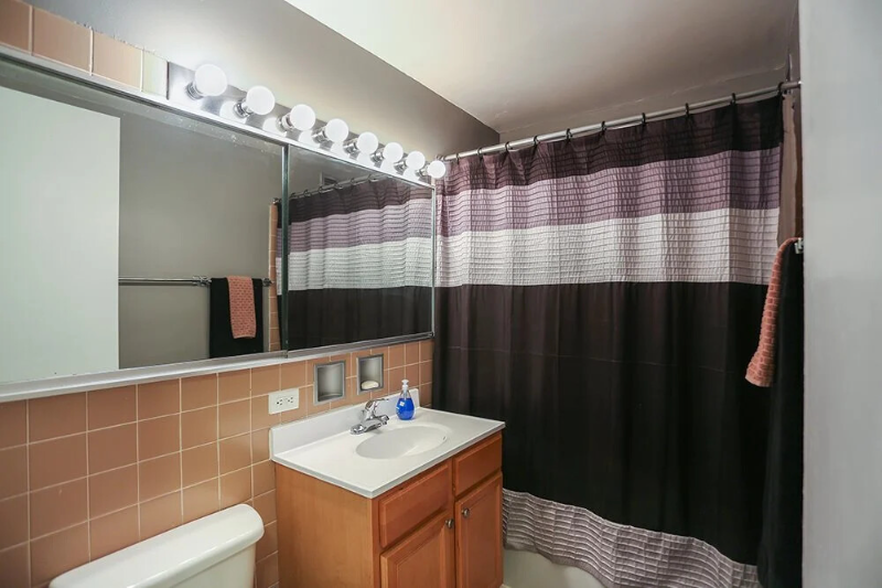 836 W Wilson Ave - Photo 3 of 10