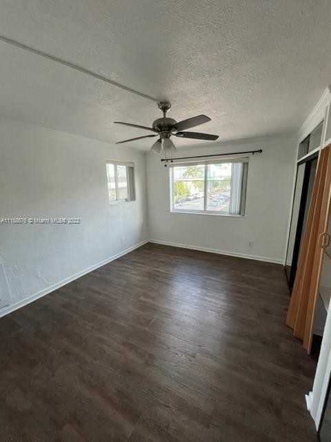 305 69th St - Photo 4 of 6