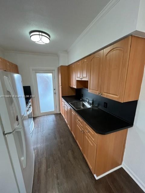 305 69th St - Photo 5 of 6