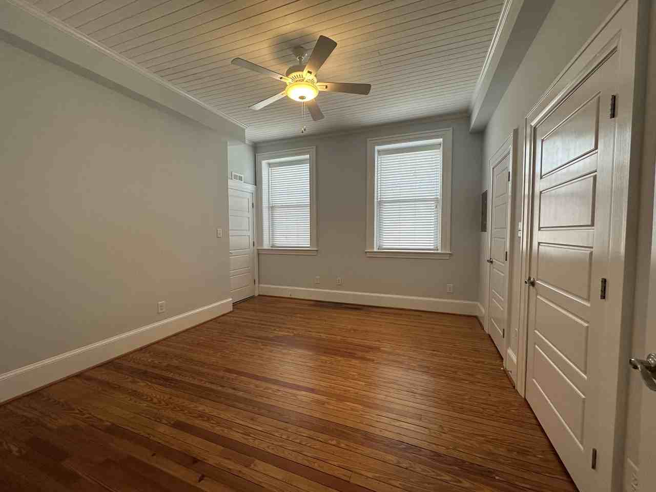 201 E Broad St #201 - Photo 3 of 5