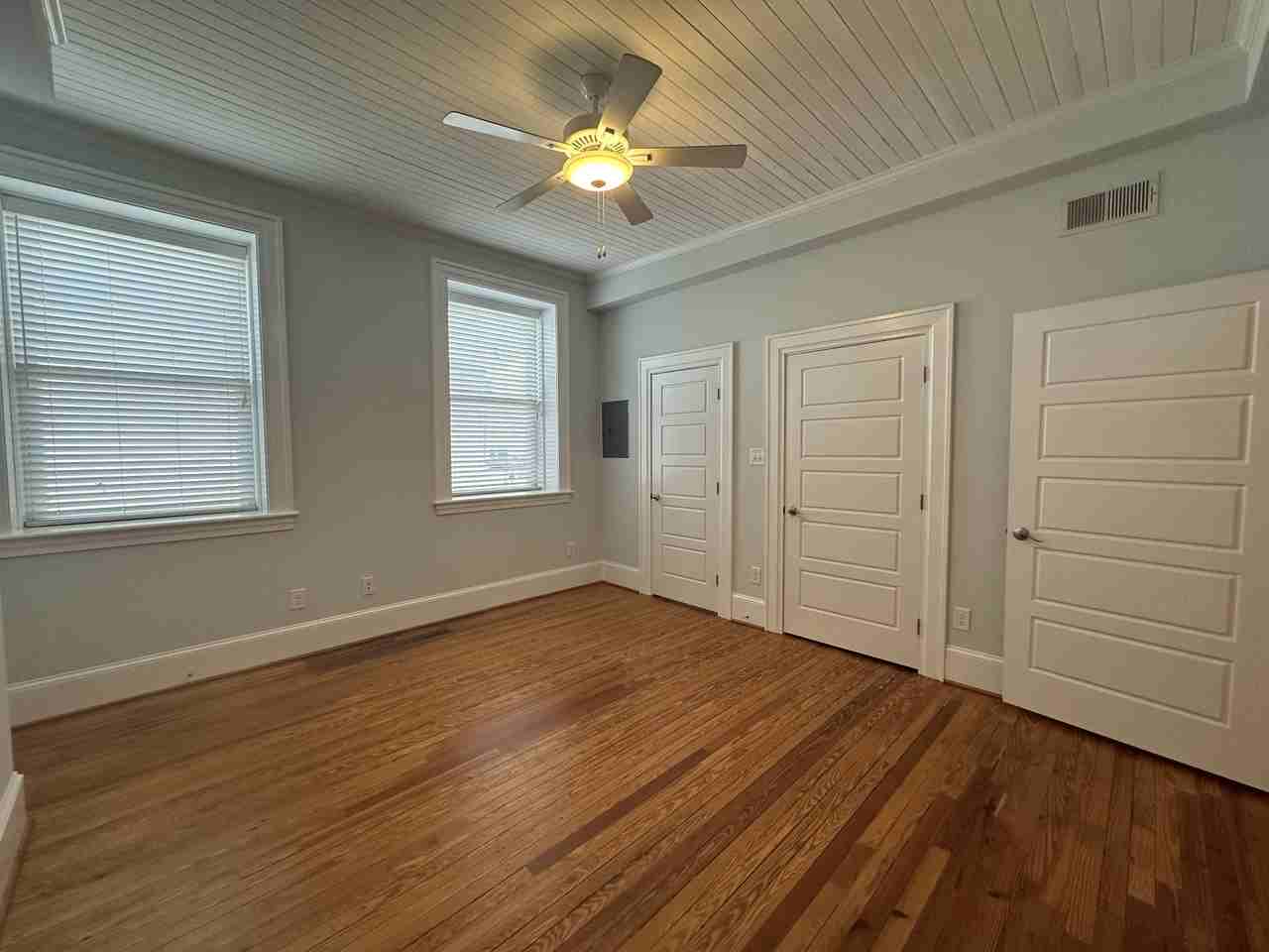201 E Broad St #201 - Photo 4 of 5