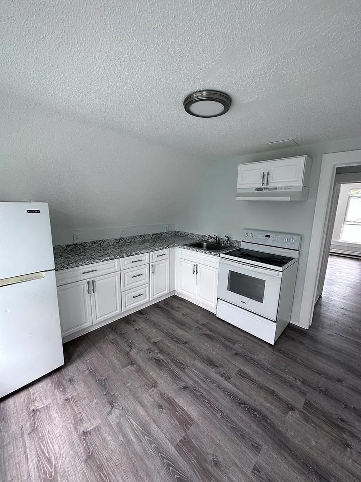 111 Laurel Hill Ave #3 - Photo 4 of 7