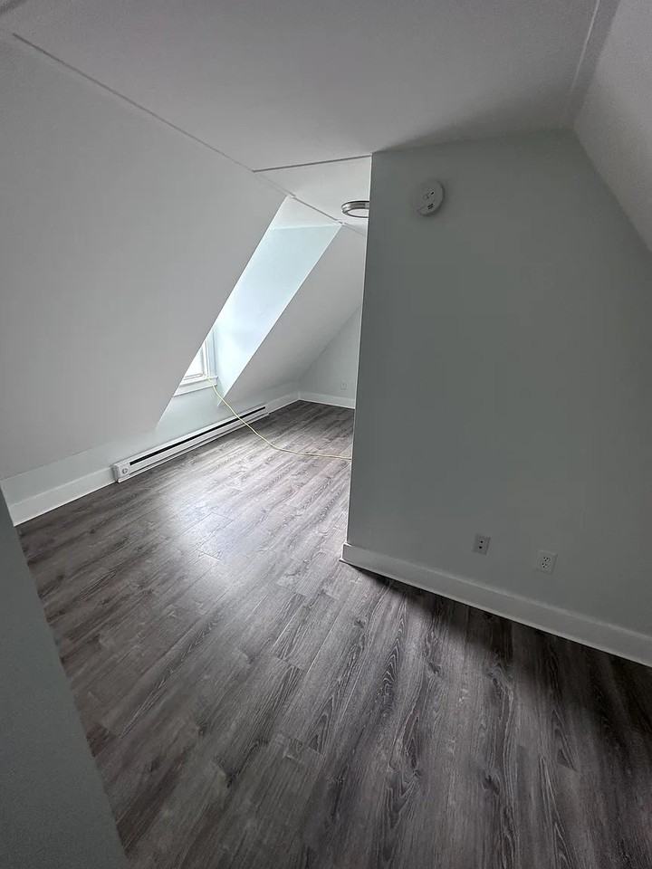 111 Laurel Hill Ave #3 - Photo 5 of 7
