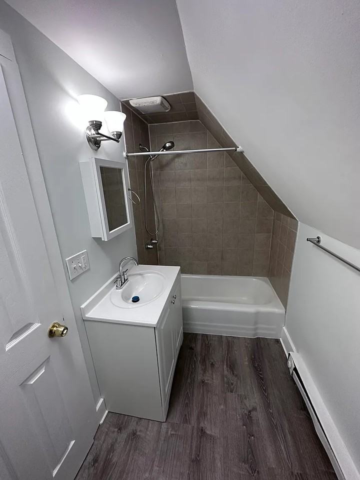 111 Laurel Hill Ave #3 - Photo 6 of 7