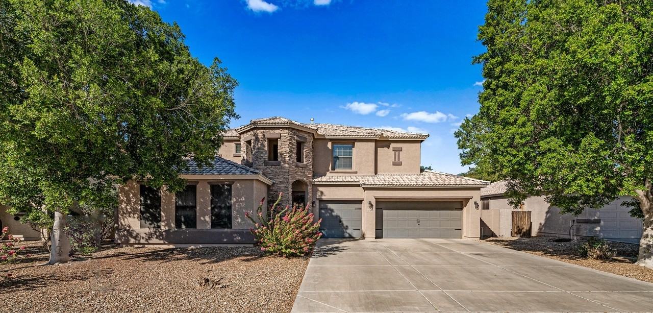 15046 W Sells Dr - Photo 6 of 19