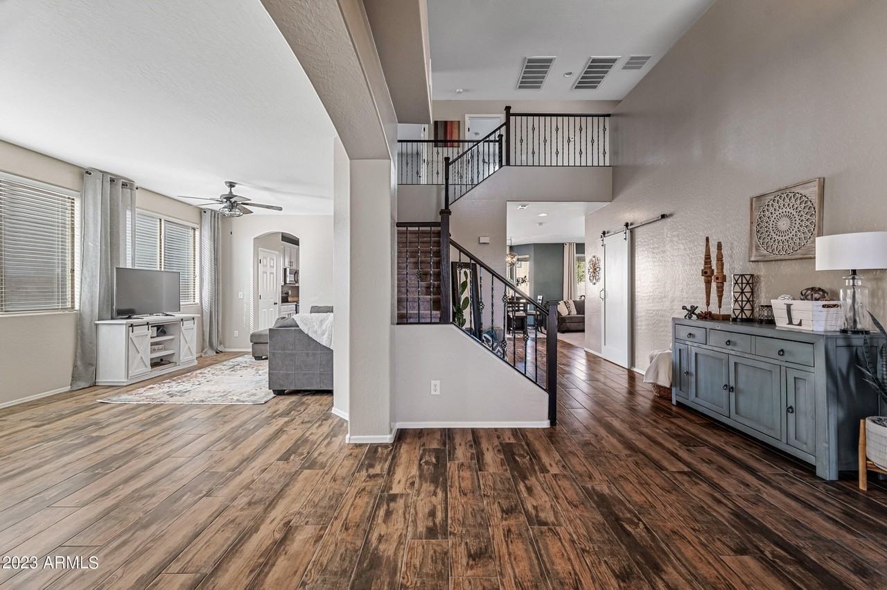 15046 W Sells Dr - Photo 7 of 19