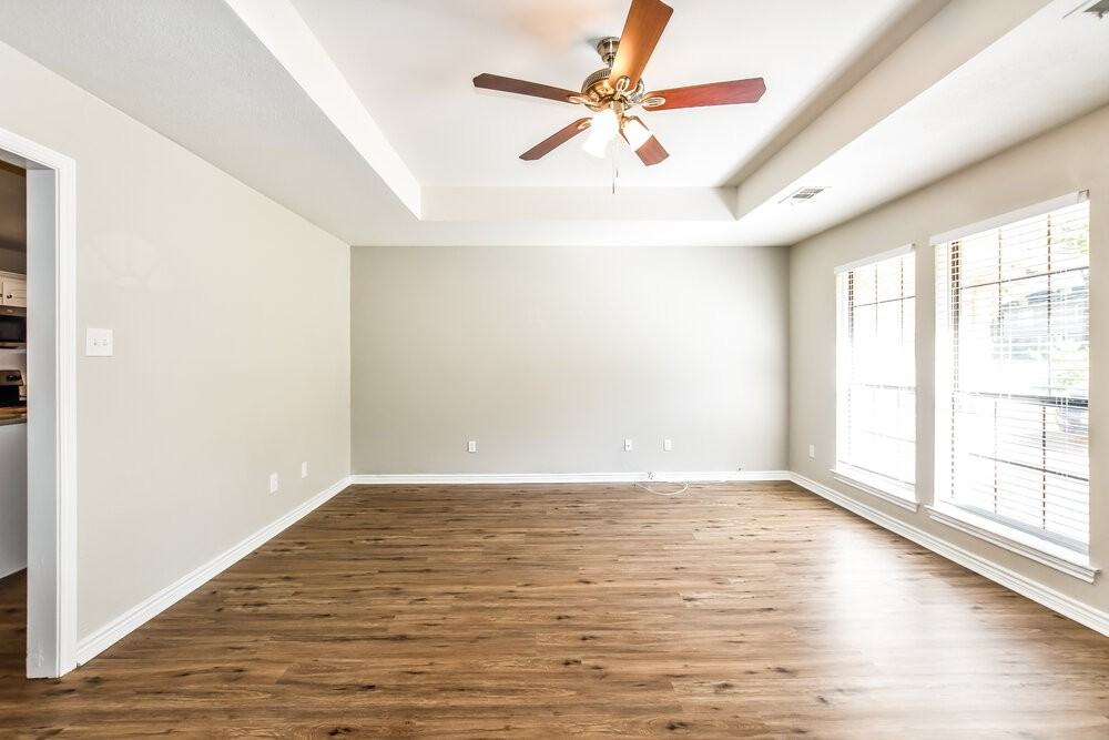 703 N Alamo Rd - Photo 4 of 19