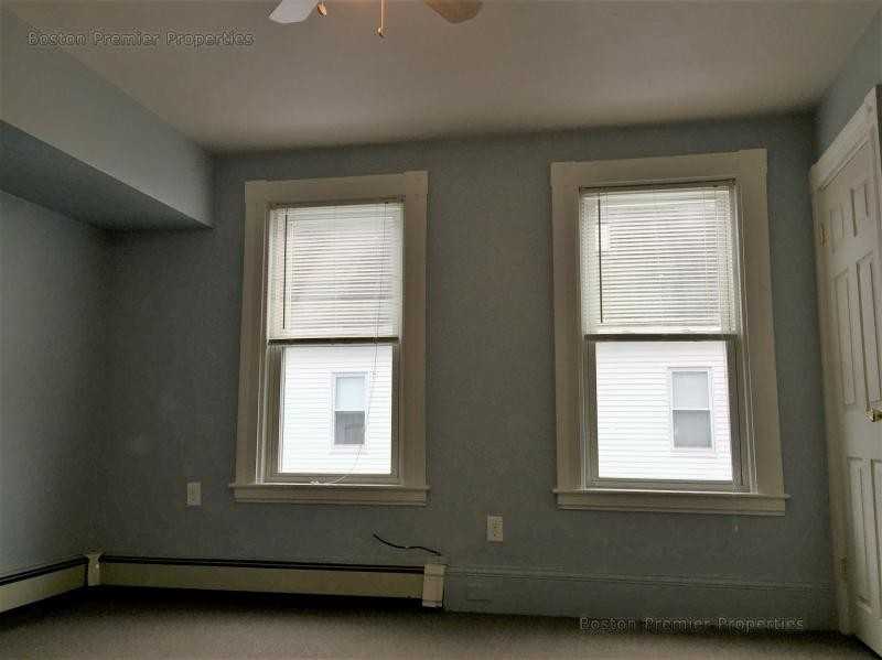 94 Pleasant St - Photo 3 of 5