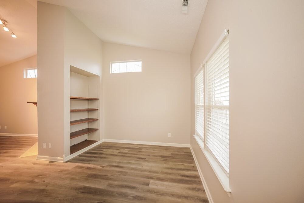 6425 Meadowfield Dr - Photo 3 of 16