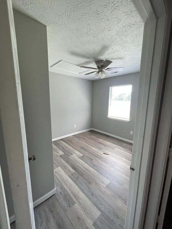 355 Hurst Ln #NA - Photo 4 of 10