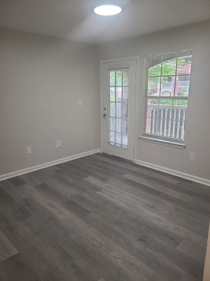 Towne Square Apartments - Photo 4 of 10