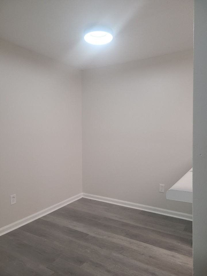 Towne Square Apartments - Photo 6 of 10