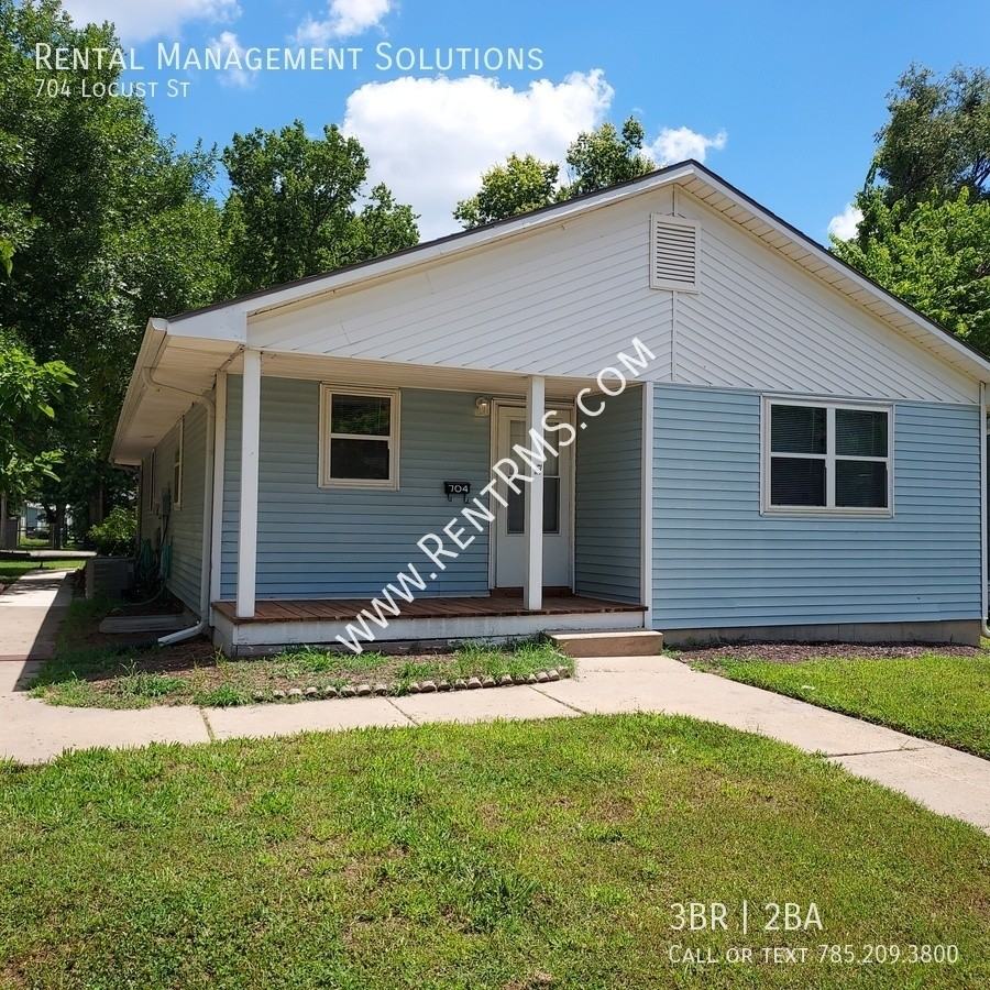 704 Locust St - Photo 2 of 29