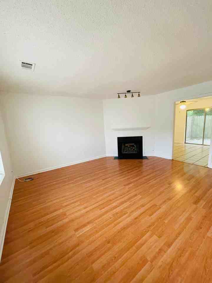 406 Vineyard Pond Dr #NA - Photo 3 of 23