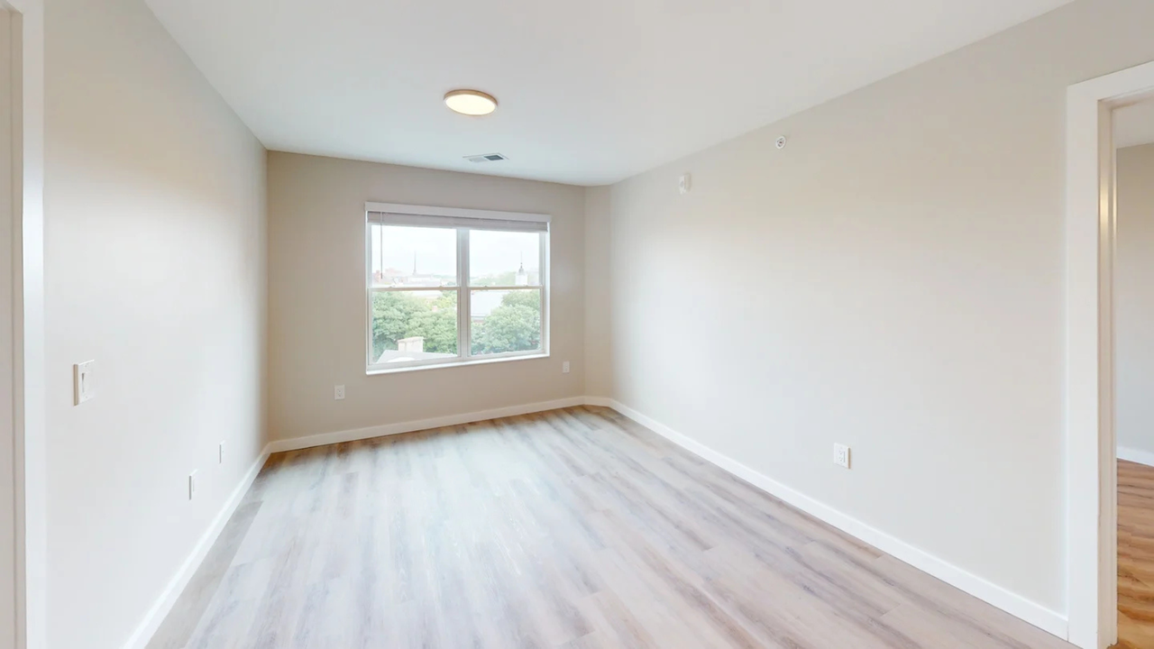 608 E Chalmers - Photo 4 of 50