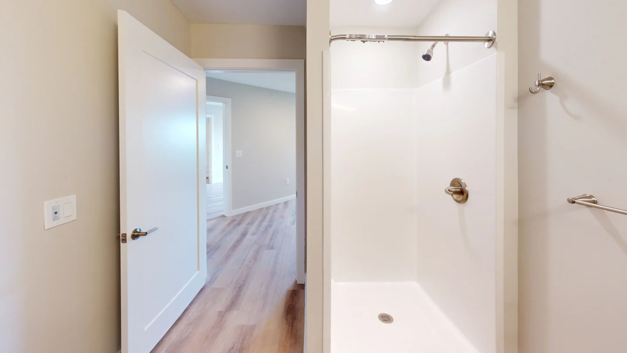 608 E Chalmers - Photo 5 of 50