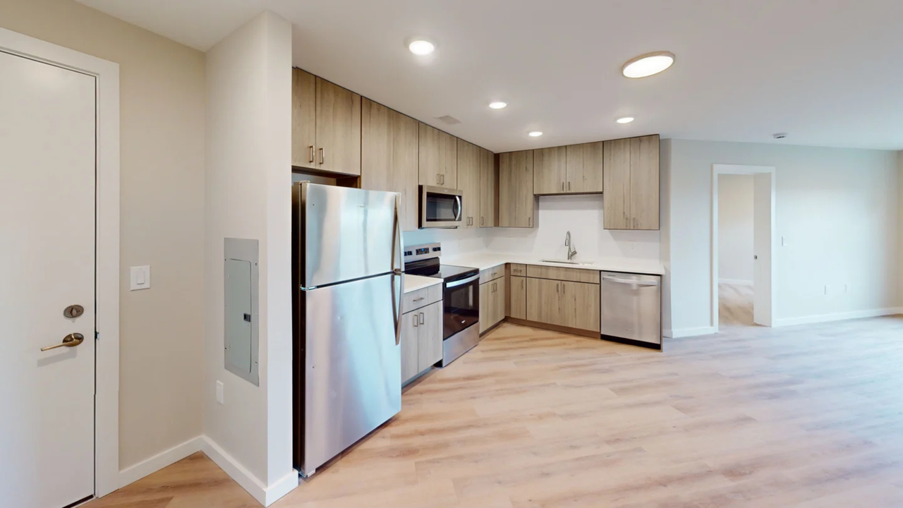 608 E Chalmers - Photo 6 of 50