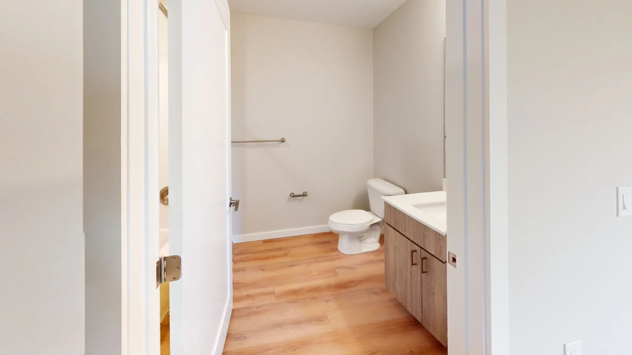 608 E Chalmers - Photo 7 of 50