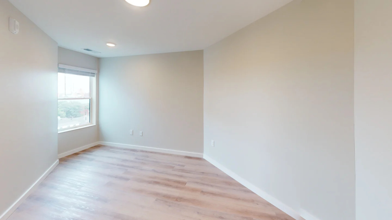 608 E Chalmers - Photo 7 of 50