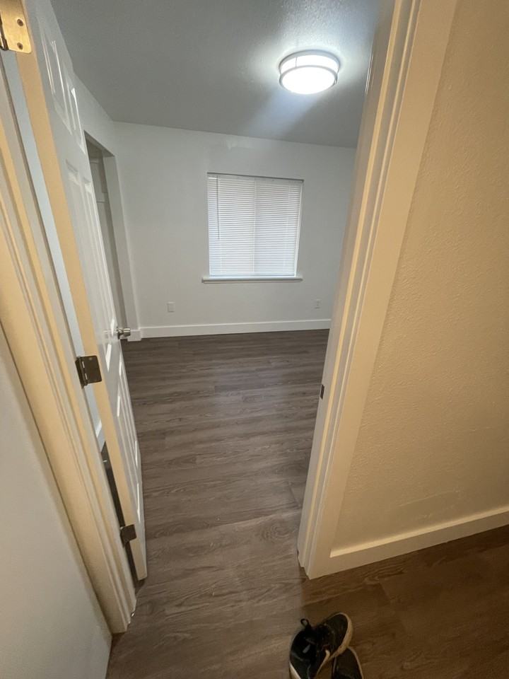 114 N Mill St #4 - Photo 3 of 11