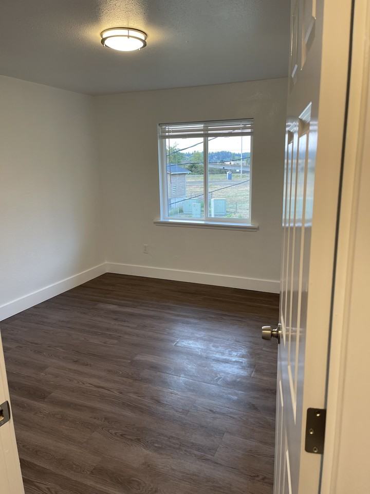 114 N Mill St #4 - Photo 6 of 11