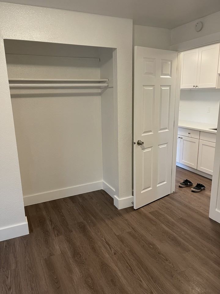 114 N Mill St #4 - Photo 7 of 11