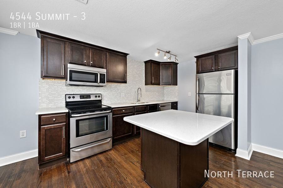 4544 Summit St #3